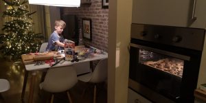 photographing children at christmas